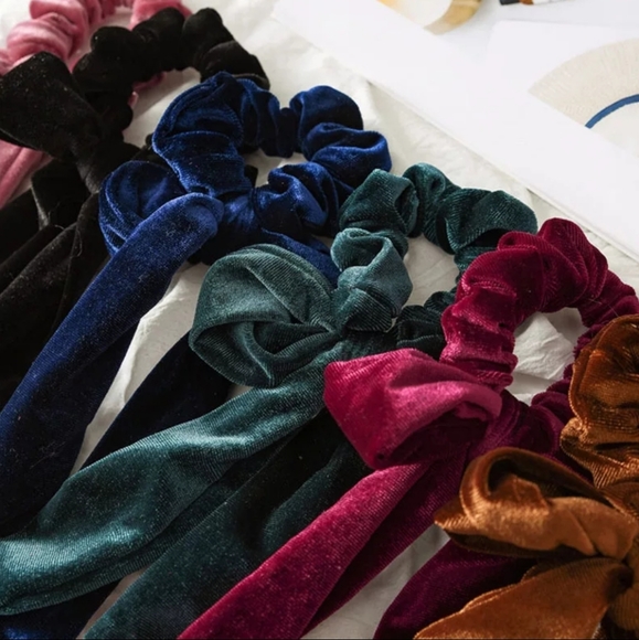 Allison Velvet Hair Bow - Black - Picture 5 of 9